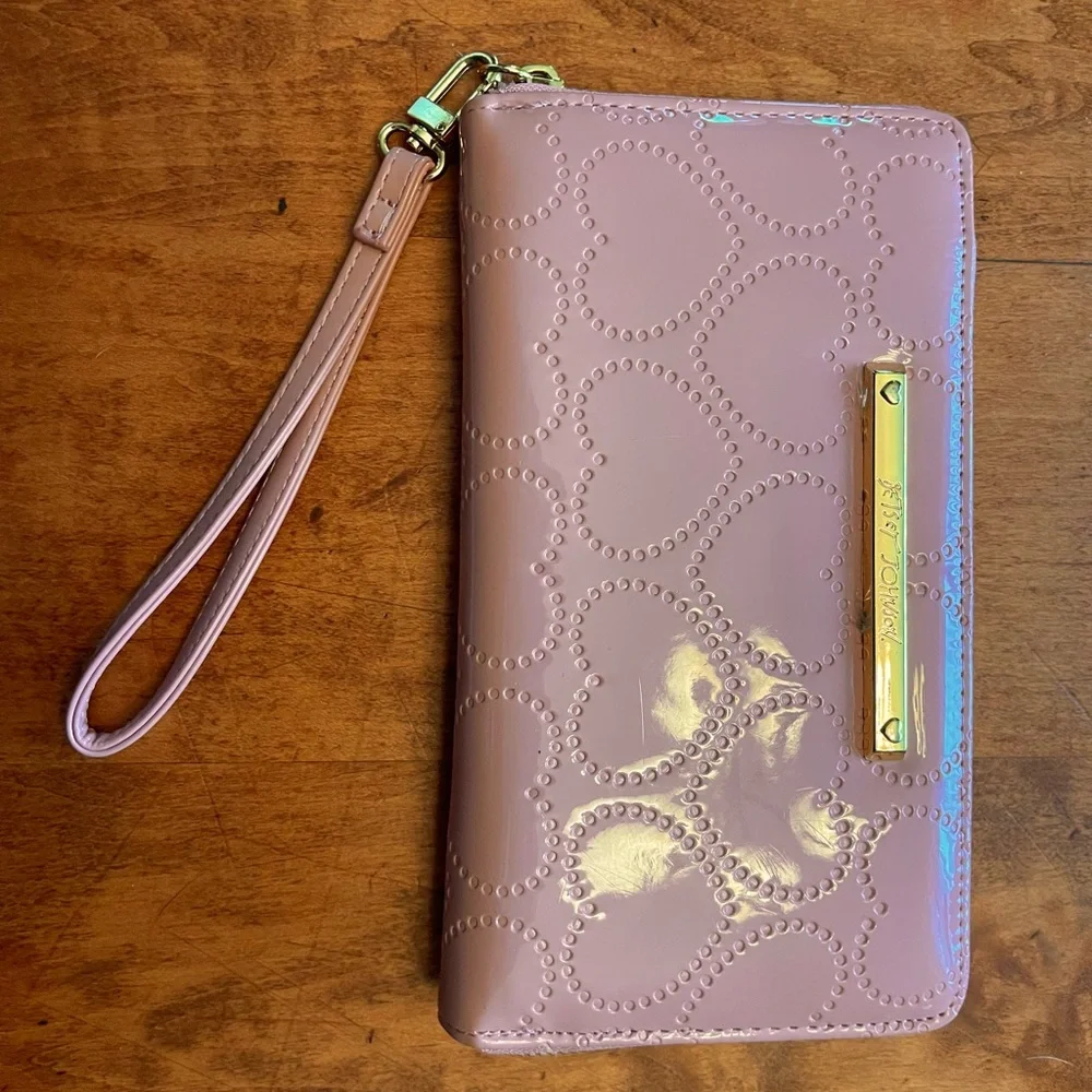 Betsey Johnson Pink Quilted Heart Wallet - Picture 9 of 10